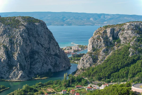 View Omis Mountains River Cetina Town Adriatic Sea Background Island — Stock Photo, Image