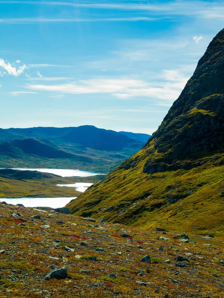 Senderismo Cima Una Montaña Jotunheimen Noruega Con Vista Lagos Montañas —  Fotos de Stock