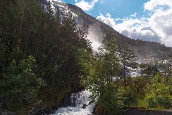 Letní Horské Langfossen Vodopád Svahu Etne Norsko — Stock fotografie