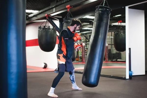 Professioneller Muay Thai Kämpfer Männlicher Boxer Trainingssportbekleidung Eine Übung Der — Stockfoto