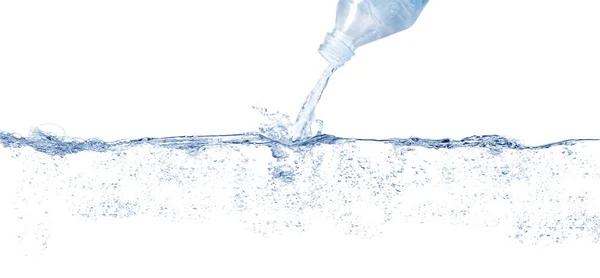 Grote Waterleiding Water Oppervlak Fles Gieten Water Tegen Witte Achtergrond — Stockfoto