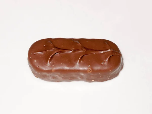 Barra Recompensa Chocolate Marrom Superfície Branca Doces Comida — Fotografia de Stock