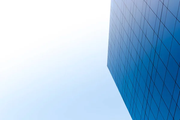 Superior Del Edificio Decorado Con Espejos Azules Con Fondo Cielo —  Fotos de Stock