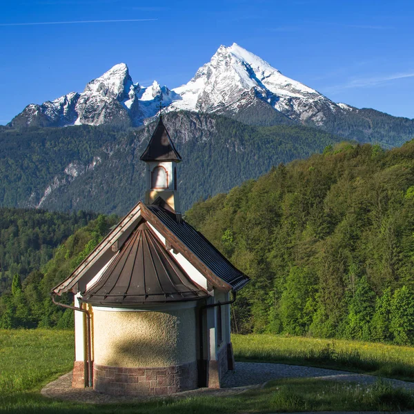 Malá Kaple Kirchleitn Zasněžené Vrcholky Watzmannovy Hory Náměstí Fotografie Pořízené — Stock fotografie