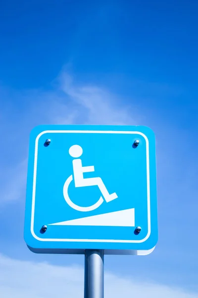 Blue Sign Ramp Wheelchair Blue Sky Background — Stock Photo, Image