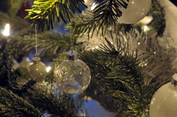 Christbaumkugeln Auf Dem Weihnachtsbaum — Stockfoto