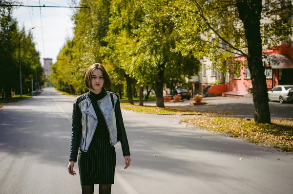 Street Portrait Girl Student Fashionably Dressed Dark Clothes Black Backpack — Stock Photo, Image