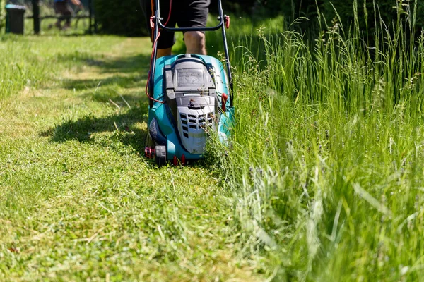 Man Cutting Grass Electro Lawnmower His Garden — Stock Photo, Image