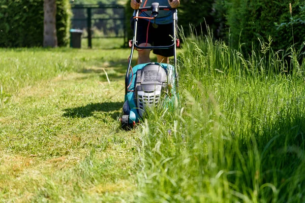 Man Cutting Grass Electro Lawnmower His Garden — Stock Photo, Image