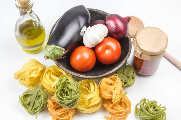 Malzemeler Konsepti Üzerine Beyaz Geleneksel Mediterranean Yemek Yemek Makarna — Stok fotoğraf