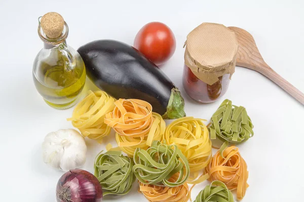 Pasta Kochen Zutaten Konzept Auf Weißen Traditionellen Mediterranen Lebensmitteln — Stockfoto