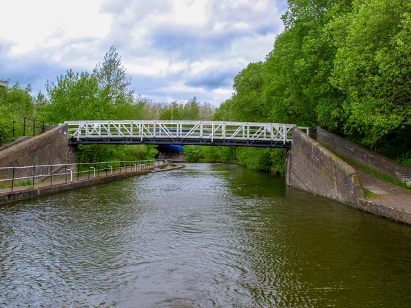 Schwarz Weiße Stahlbrücke Über Den Trent Und Mersey Kanal Der — Stockfoto