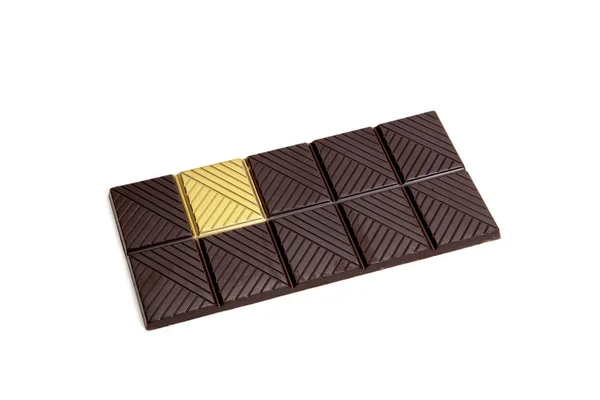 Celá Tmavá Čokoládová Tyčinka Zlatým Čtvercem Izolovaným Bílém Pozadí Metafora — Stock fotografie