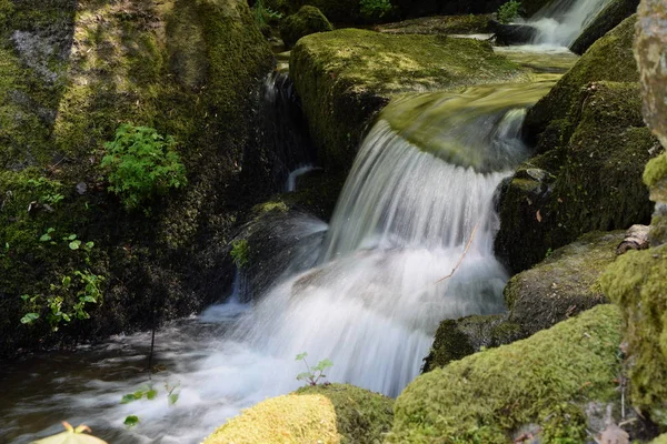 Mooie Waterval Natuur Achtergrond — Stockfoto