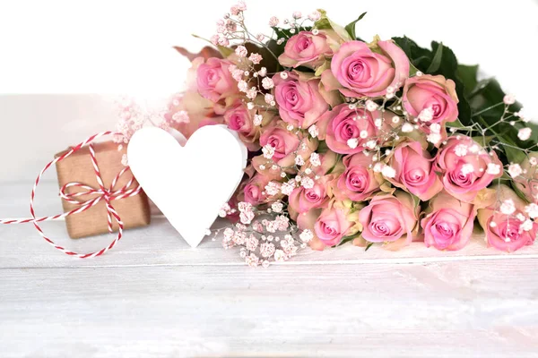 Gift White Heart Tender Pink Roses White Background Mothers Day — Stock Photo, Image