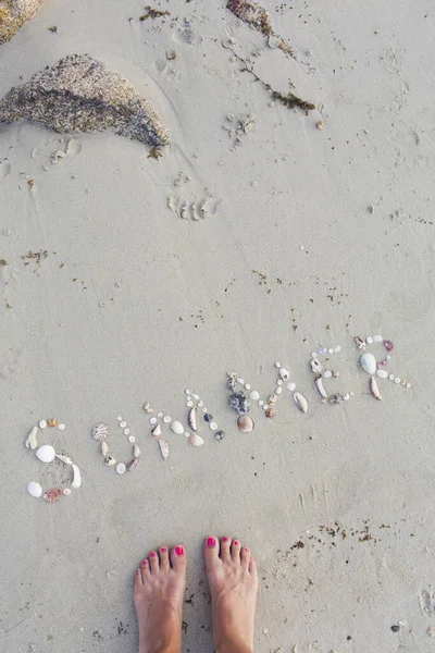 Palavra Verão Escrito Com Conchas Areia Uma Praia Tailândia Koh — Fotografia de Stock