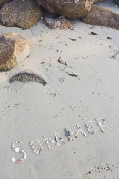 Palavra Verão Escrito Com Conchas Areia Uma Praia Tailândia Koh — Fotografia de Stock