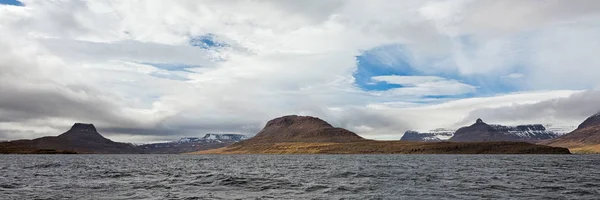 Vista Panoramica Sulle Montagne Isafjordur Una Giornata Nuvolosa Islanda — Foto Stock