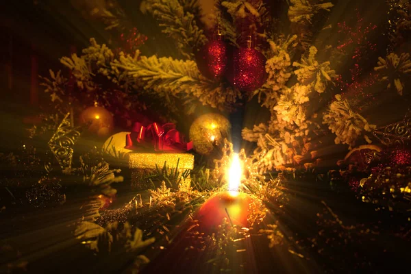 Рождественский Венок Горящими Свечами — стоковое фото