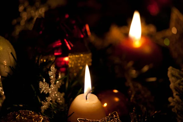 Adventskranz Mit Brennenden Kerzen — Stockfoto