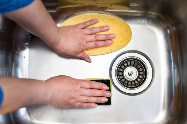 Vrouw Wassen Van Oven Keuken — Stockfoto