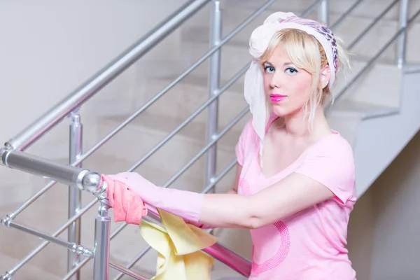 Beautiful Woman Cleaning — Stock Photo, Image