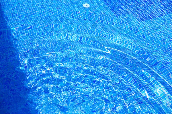 Голубая Вода Выплескивается Бассейн — стоковое фото