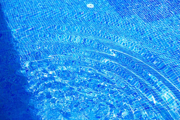 Éclaboussure Eau Bleue Sur Piscine — Photo