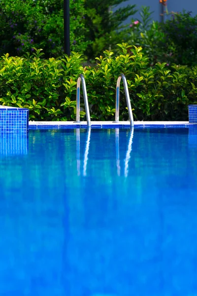 Swimming Pool Blue Water Garden — Stock Photo, Image