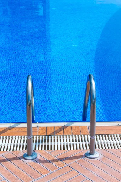 Piscina Com Água Azul — Fotografia de Stock