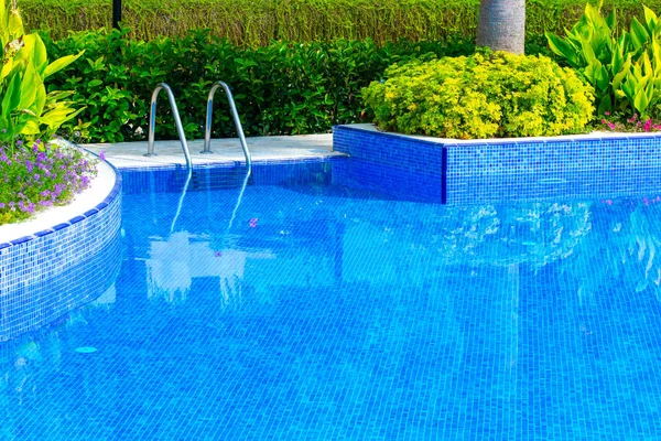 Schöner Luxus Swimmingpool Hotelresort — Stockfoto