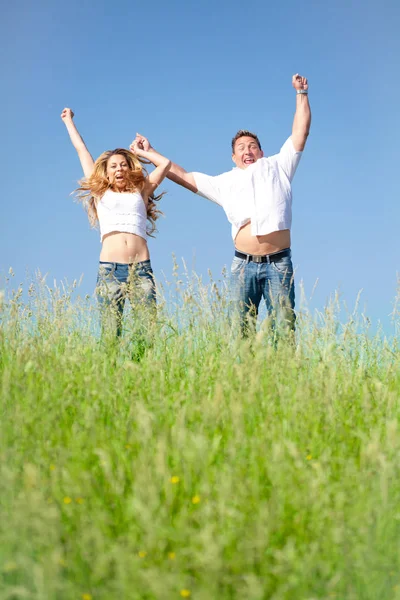 Pessoas Felizes Verão Meadow — Fotografia de Stock