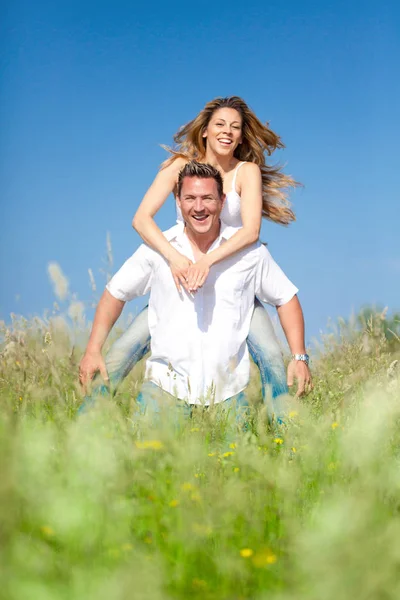 Gente Feliz Prado Verano — Foto de Stock