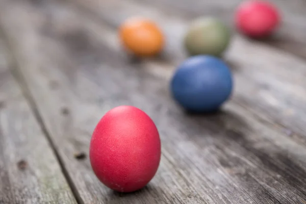 Verschillende Paaseieren Grijze Houten Grond — Stockfoto