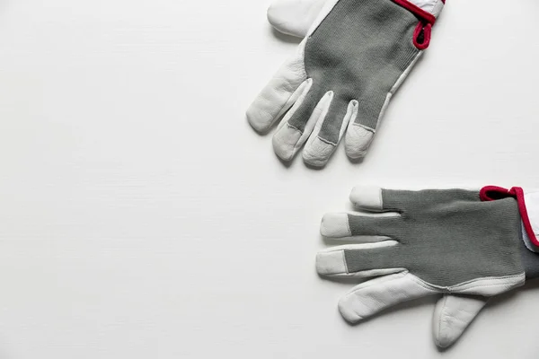 Gants Construction Pour Travailleurs Isolés Sur Fond Blanc — Photo