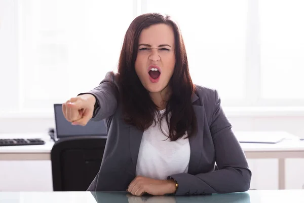 Angry Businesswoman Shouting Pointing Finger Office — Stock Photo, Image