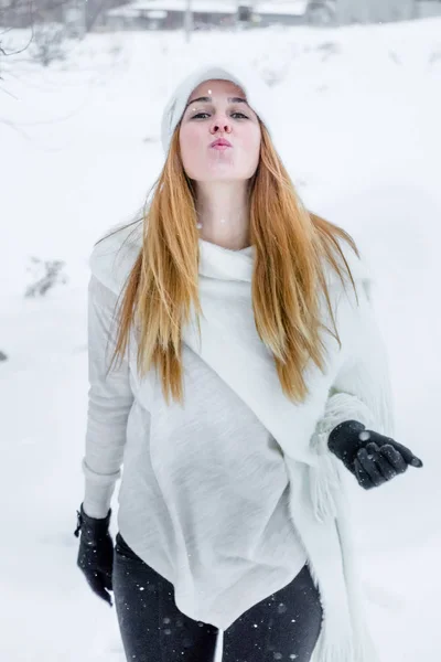 Girl Snow — Stok fotoğraf