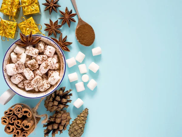 Kopp Med Varm Kakao Eller Johannesbröd Eller Choklad Med Marshmallow — Stockfoto