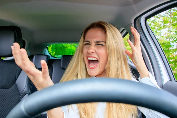 Femme Conduit Voiture — Photo