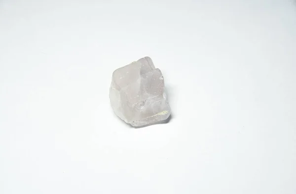 Tiro Macro Mineral Cuarzo Rosa Aislado Sobre Fondo Blanco — Foto de Stock