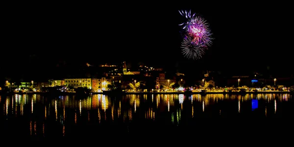 Πυροτεχνήματα Στη Μακάρσκα Της Κροατίας — Φωτογραφία Αρχείου