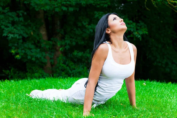 Jolie Femme Fait Yoga — Photo