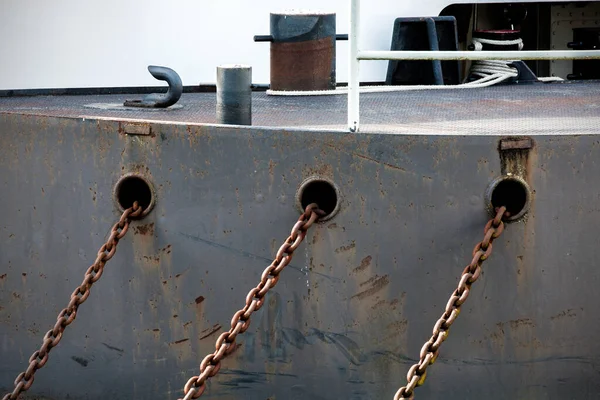 Altes Rostiges Metallboot Auf Der Seebrücke — Stockfoto