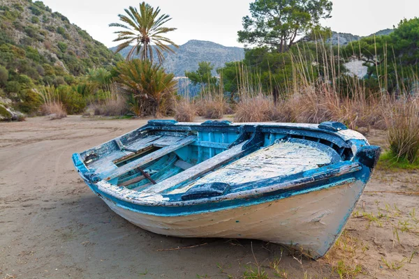 Verlassenes Altes Holzboot Strand — Stockfoto