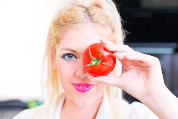 Mujer Bonita Cocina — Foto de Stock