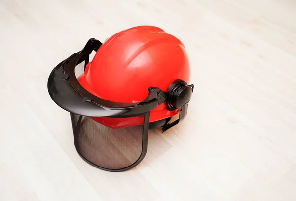 Casco Seguridad Forestal Rojo Sobre Fondo Blanco —  Fotos de Stock