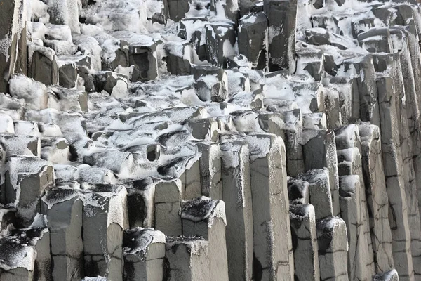 Das Bild Zeigt Die Granitstehlen Von Reynisdrangar — стокове фото