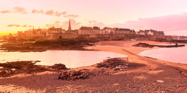 Panoramautsikt Över Muromgärdade Staden Saint Malo Med Katedralen Vincent Vid — Stockfoto