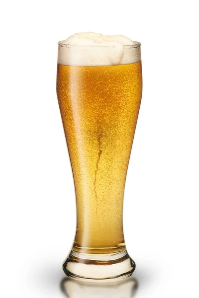 Ett Glas Kall Lager Med Skum Isolerad Vit Bakgrund Med — Stockfoto