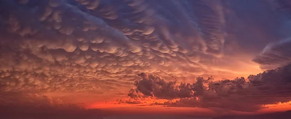 Apokalyptische Wolken Himmel Bei Sonnenuntergang — Stockfoto